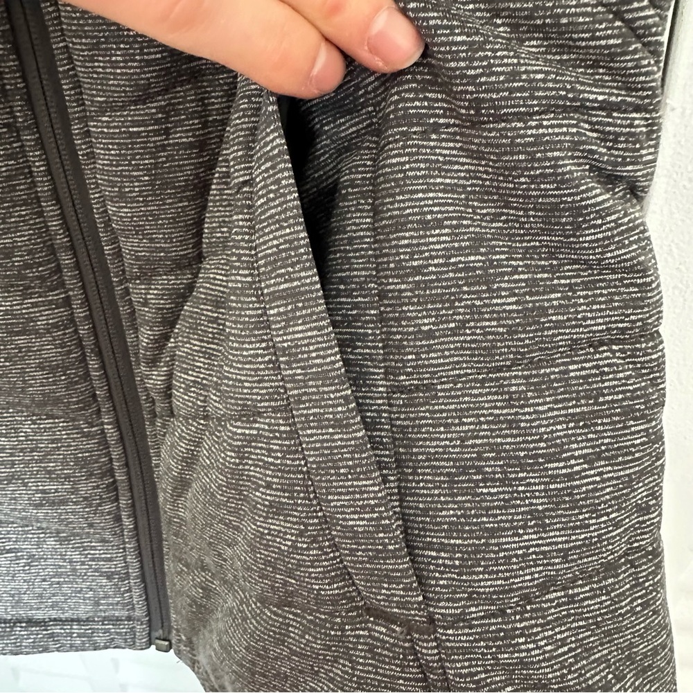 The North Face Heather Gray White Performance Quilted Puffer Vest, NWOT, Size M - Picture 3 of 10